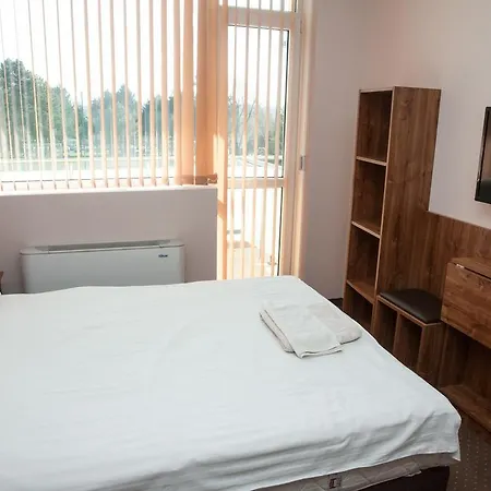 Izida 2 Hostel Dobriç