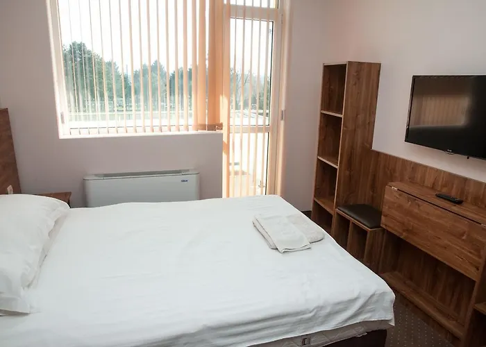 Izida 2 Hostel Ντόμπριτς